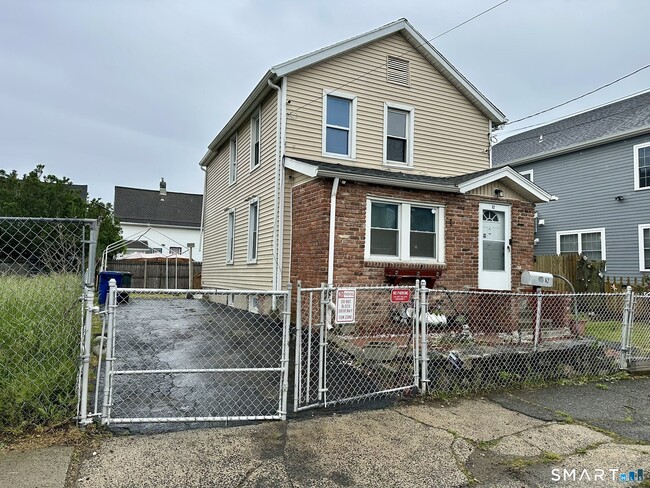 Photo - 62 Clifford St