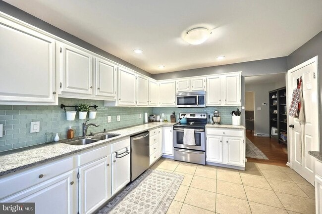 Photo - 416 Huntington Dr