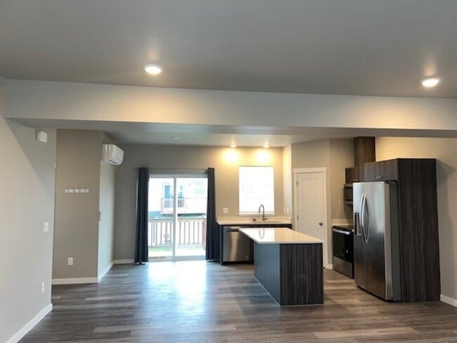 Building Photo - 1808 Eastgate Loop Unit 101