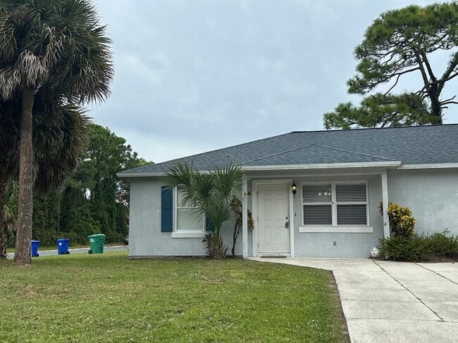 Building Photo - 2 Bedroom 2 Bath Duplex