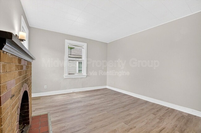 Photo - 222 Henquin Dr