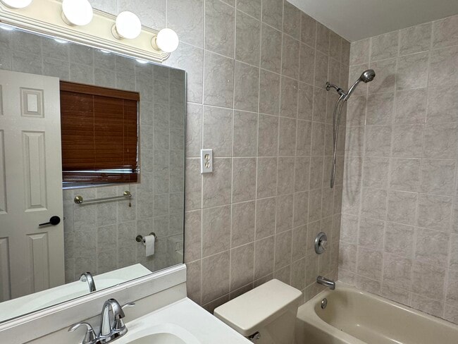 Photo - 300 NE 31st St