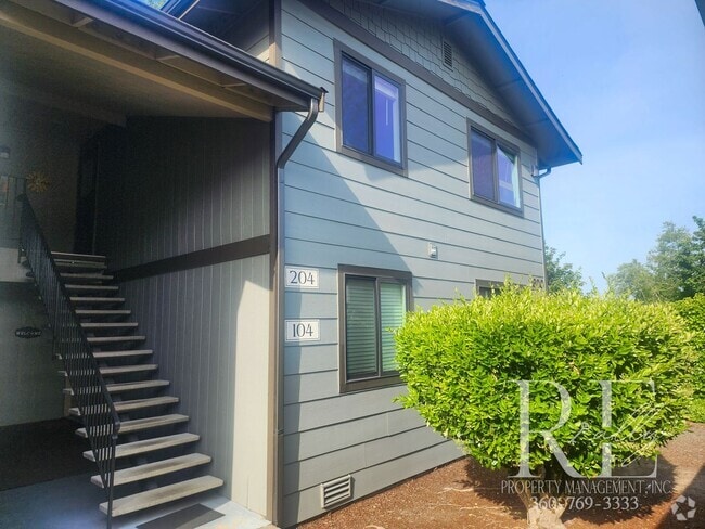 Building Photo - Upstairs Condo at The Narrows – Pool, Club... Unit 204