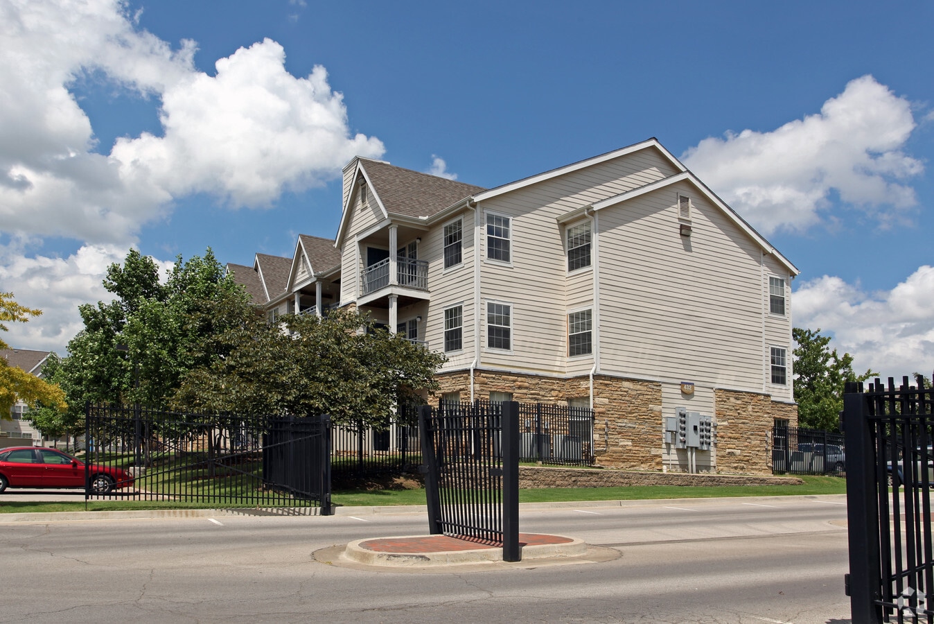 University Square West - University Square West Apartments