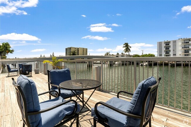Building Photo - 8080 Tatum Waterway Dr Unit 8 Rental