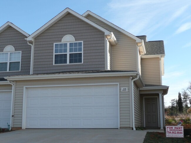 Building Photo - 115 Clusters Cir