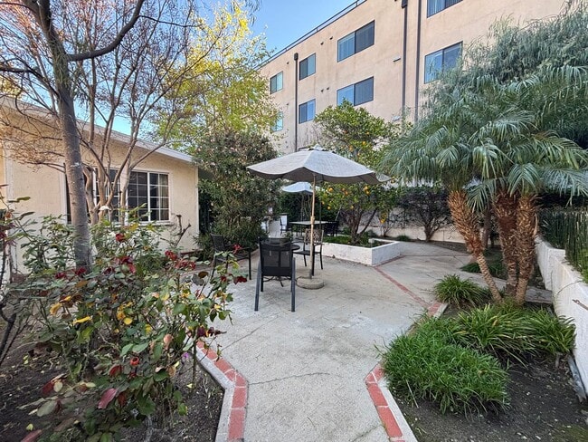 Building Photo - Blix, 10814-10818 Unit 814 - B