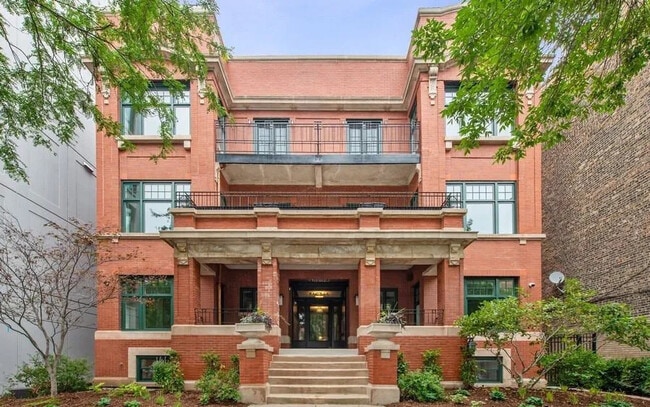 Building Photo - 544 W Wellington Ave Unit 3E Rental