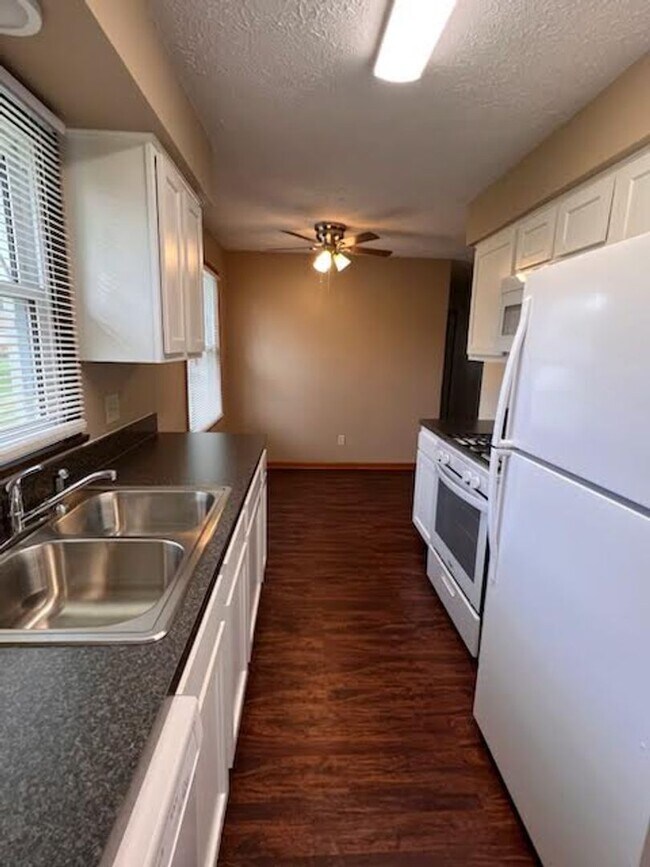 Photo - 1622 Shannon Rd