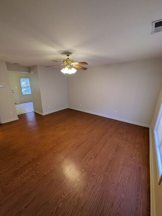 Photo - 2BD/2.5BA Townhome in Water Oaks