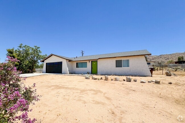 Building Photo - Joshua Tree Home with Desert Views