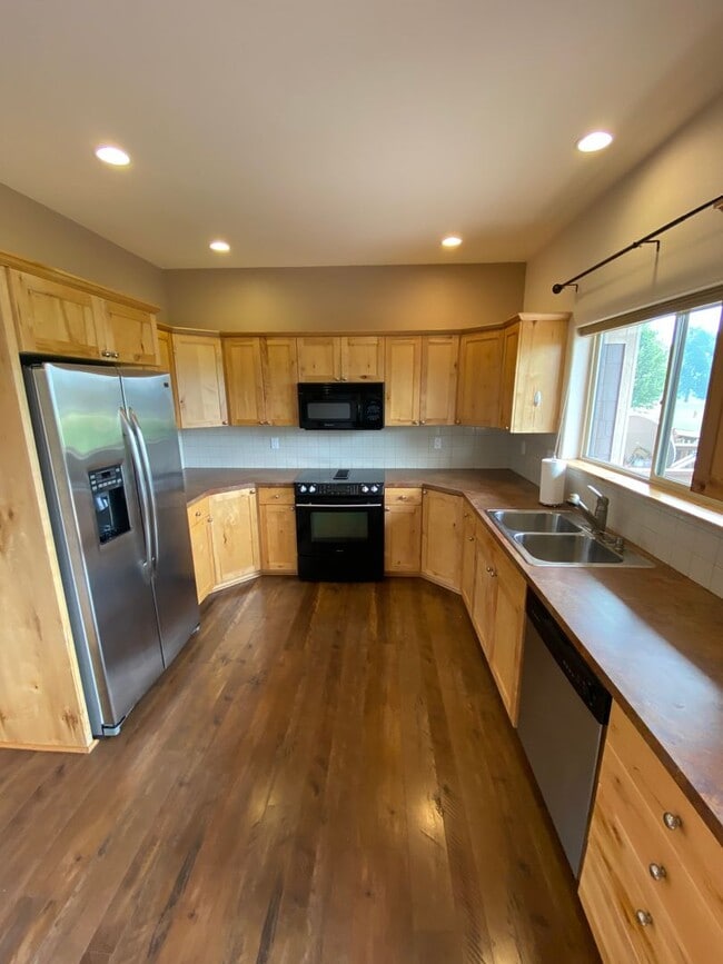 106 Ironwood Dr