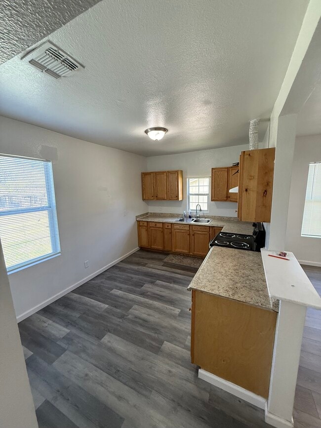 Photo - 208 Fesmire Ave