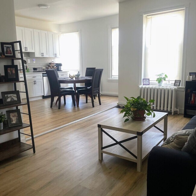 Photo - 530 S Salford St Apartment Unit 2F