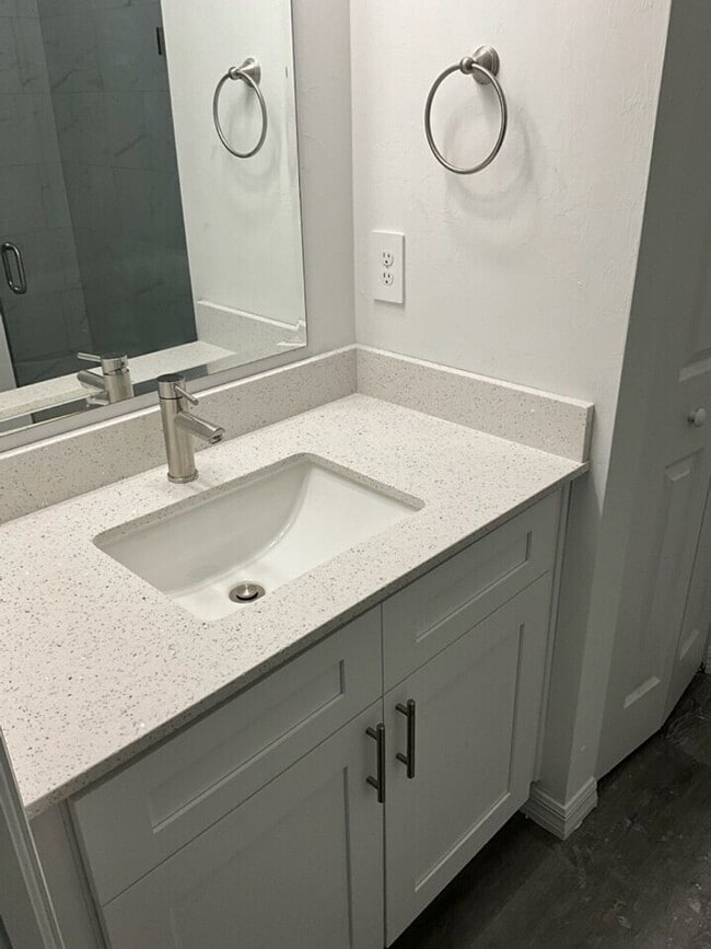 Photo - 1306 Saxony Cir