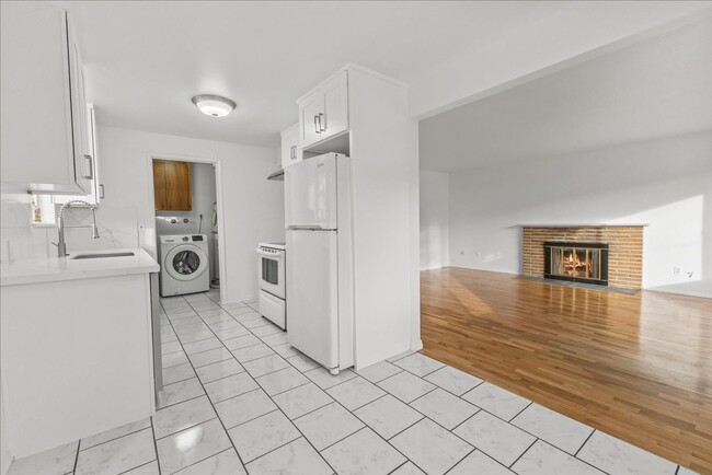 Building Photo - Bright and Updated Beacon Hill Rambler