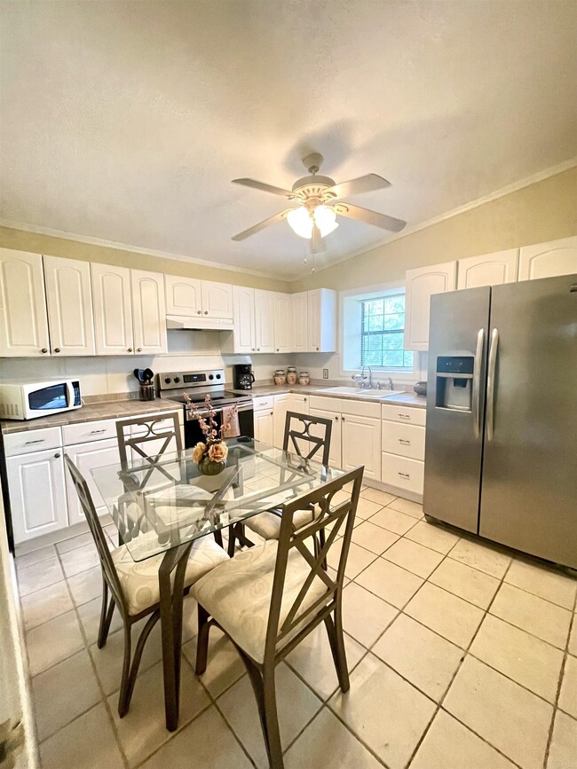 Photo - 406 Longshadow Rd