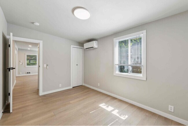 Photo - 335 Martin Luther King Jr Way