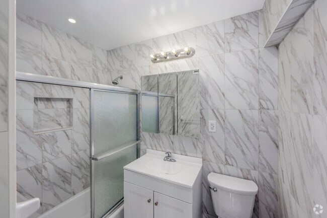 2BR, 2BA - 1,367SF - Bathroom