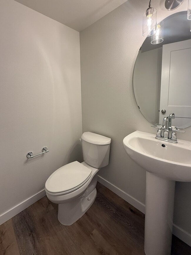 Photo - 352 SE Shetterly Dr