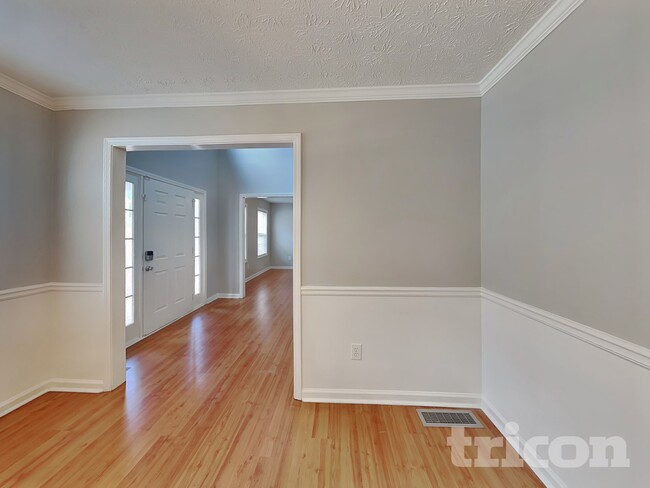 Photo - 1931 Amherst Ct SE