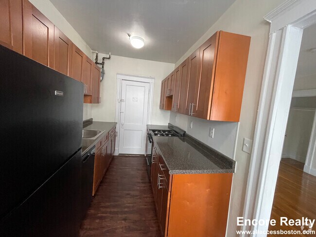 Building Photo - 2 Charlesgate W Rental