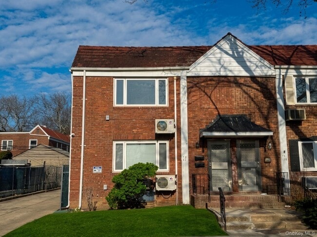 Building Photo - 75-31 198th St Unit 2nd Fl