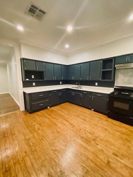 Photo - 4729 Walker St