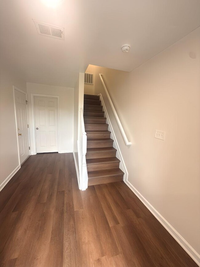 Photo - 986 Aztec Dr