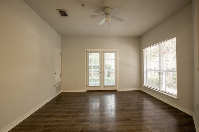 Photo - San Remo Apartments