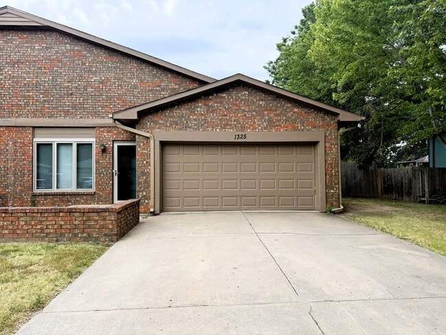 Photo - 1325 N Denene St