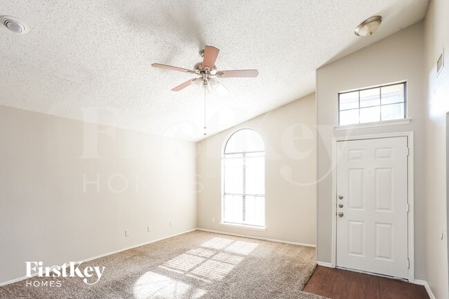 4368 Saugus Dr