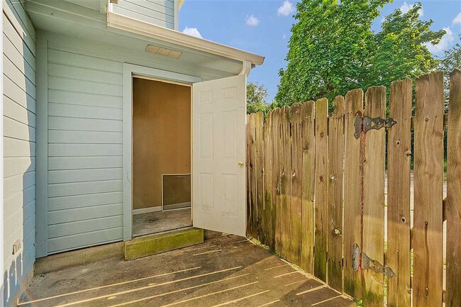 Photo - 715 Walker Rd Unit 715