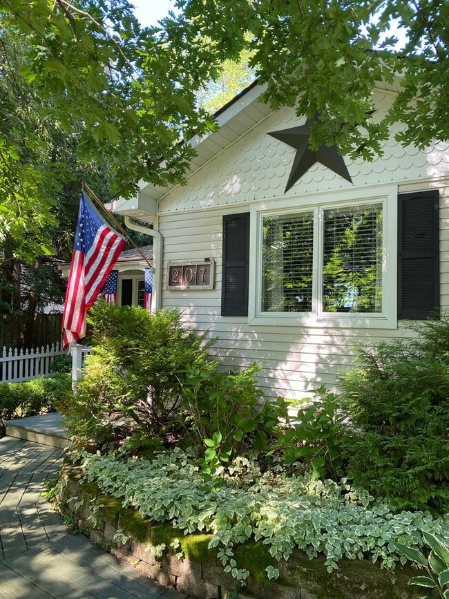 Photo - Home on East Bay – Impeccably Furnished Of...