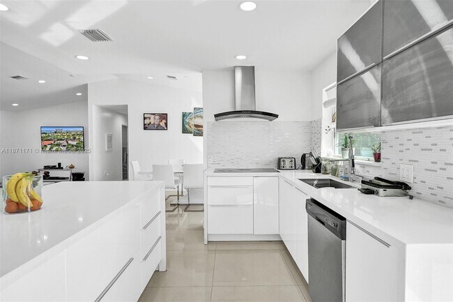 Photo - 2190 NE 122nd St