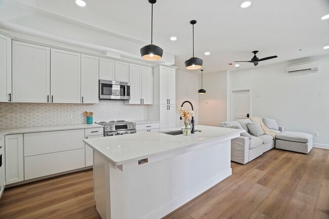 Photo - 235 F St NE