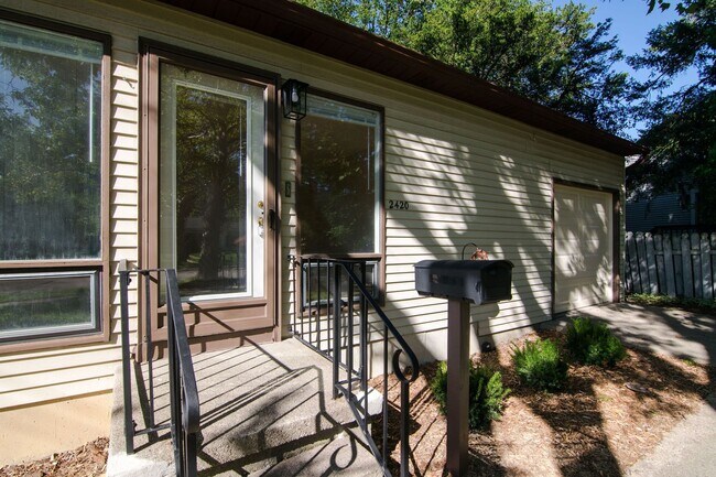 Photo - 2420 N Circle Dr