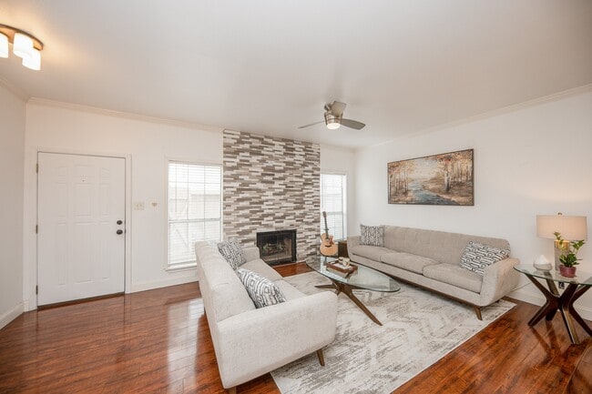 Photo - 2842 Holly Hall St