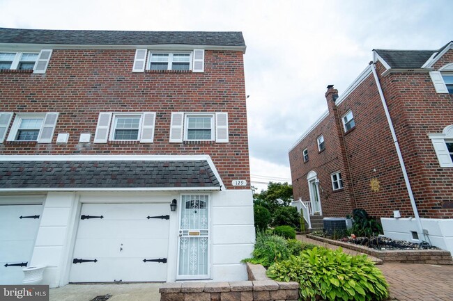 Building Photo - 129 Ridgefield Rd