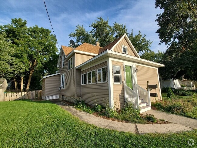 Building Photo - 624 S 1st St Unit Main level Rental