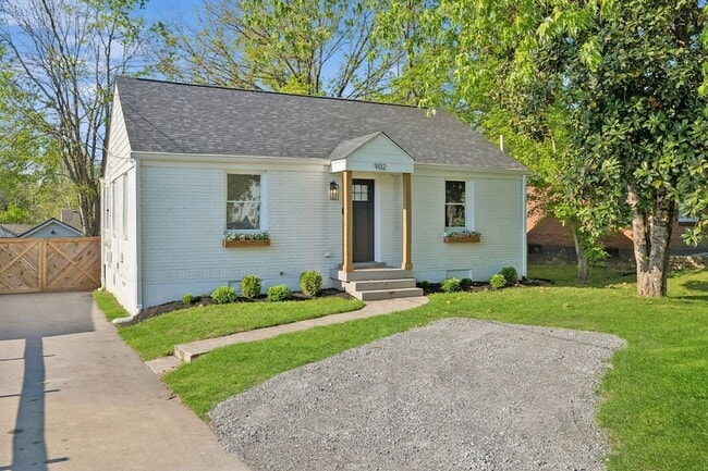 Photo - 902 Broadmoor Dr