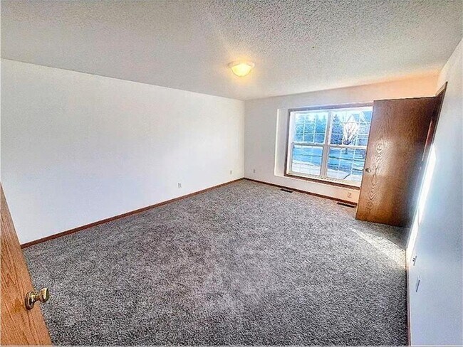 Photo - 6406-6157 157th St W