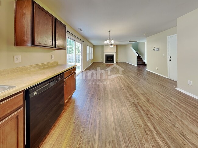 503 Ravenstone Ln