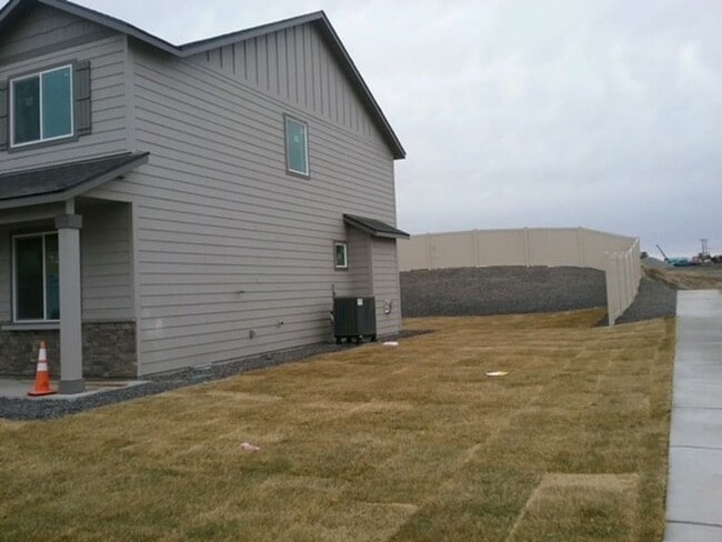 Photo - 4 bed 2.5 bath home in Mae Valley area of Moses Lake