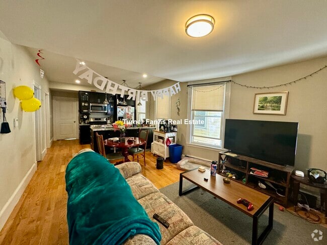 Building Photo - 127 Princeton St Unit 1 Rental