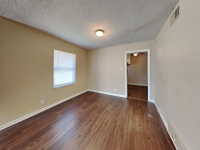 Photo - 649 W Main St