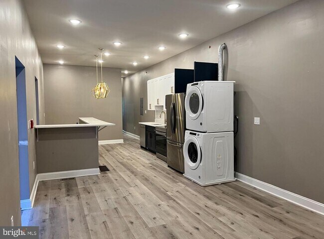 Photo - 1429 W Diamond St Unit 1R