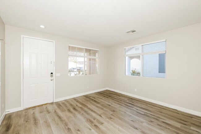 Photo - 1931 Giant Pine Ave