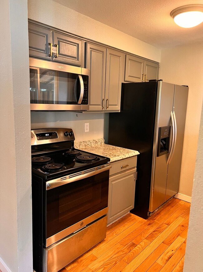 9th Ct Duplex - AL-2402 - 9th Ct Duplex - AL-2402 Unidad 2402