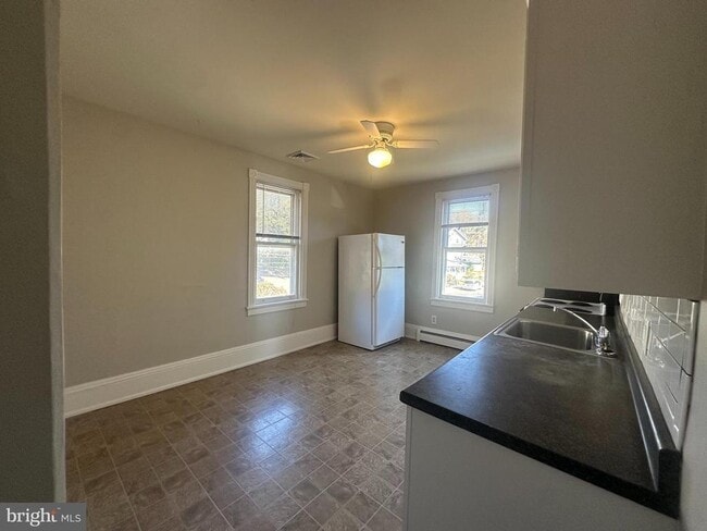 Building Photo - 165 S Main St Unit 2ND FLOOR